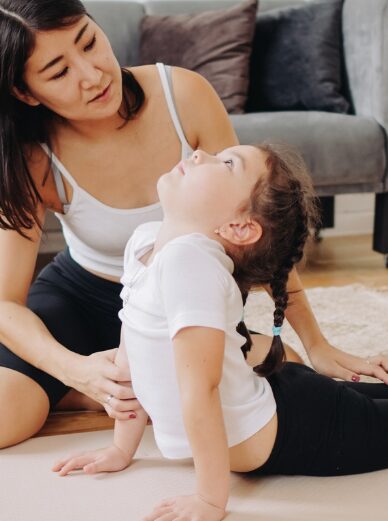 親子ヨガの写真